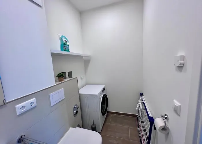 Hangar 19 Weitblick 1-3