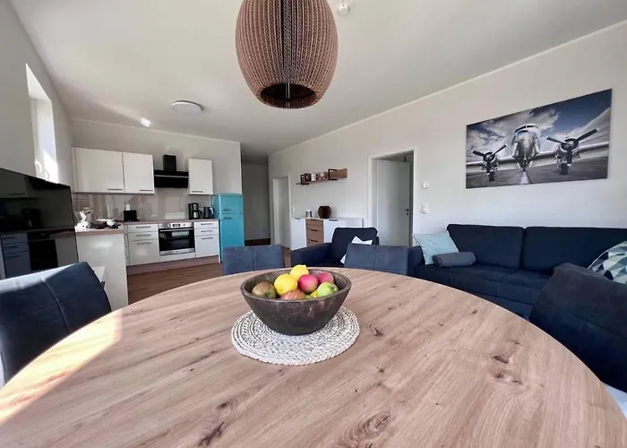 Hangar 19 Weitblick 1-3