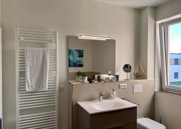 Hangar 19 Weitblick 1-3 *