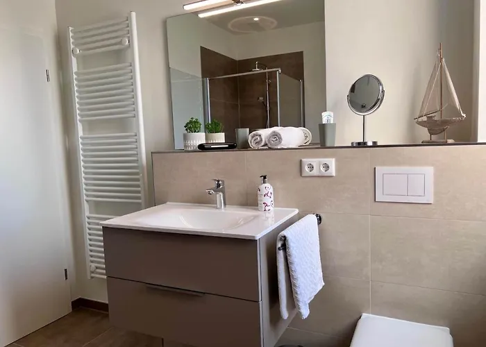 Hangar 19 Weitblick 1-3 *